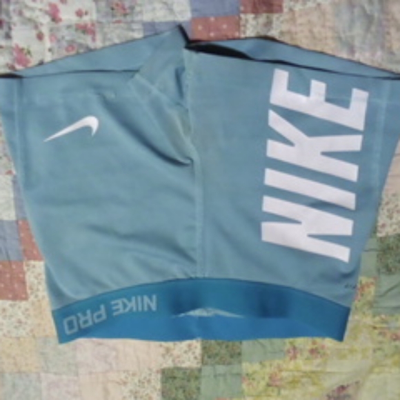 Nike shorts - Picture 2 of 2